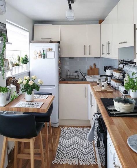 How To Update A Small Kitchen | Decoholic Small Kitchen Design Apartment, Model Dapur, Small Apartment Kitchen, Kabinet Dapur, Small Kitchen Organization, Small Kitchen Decor, Small Kitchens, Apartment Kitchen, Tiny Kitchen