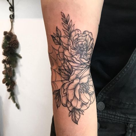 floral + spider web Floral Hand Tattoo, Hand Tattoo Designs, Floral Tattoo Shoulder, Web Tattoo, Elbow Tattoos, Floral Tattoo Sleeve, Chest Piece Tattoos, Chest Tattoos For Women, Flower Tattoo Sleeve