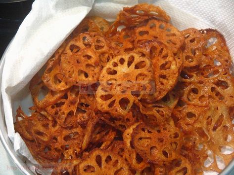 Fried Lotus Root Recipe, Fried Lotus Root, Lotus Root Chips, Lotus Root Recipe, Root Chips, New Year Cookies, Chinese New Year Cookies, 2 Aesthetic, New Years Cookies