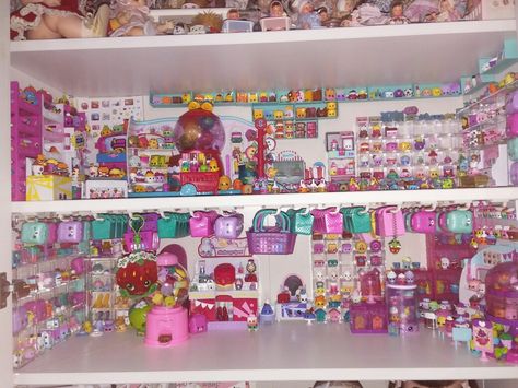 Shopkins Collection Shopkins Display, 2000s Toys, Shopkins Toys, Diy Girls Bedroom, Diy Playroom, Baby Doll Nursery, 2010s Nostalgia, Adorable Homes Game, Nostalgic Toys