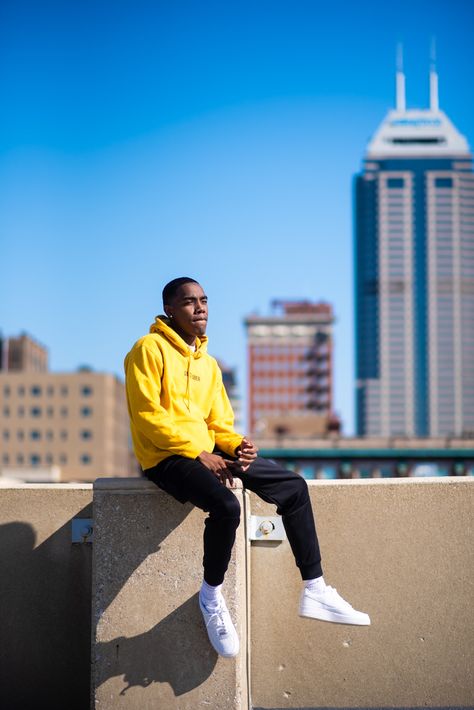 Guy Rooftop Photoshoot, Street Photography Model Poses, Rooftop Shoot Ideas, Men Downtown Photoshoot, Roof Top Photoshoot Ideas, Terrace Moodboard, Photoshoot Ideas Parking Garage, Brick Photoshoot, Street Photoshoot Men