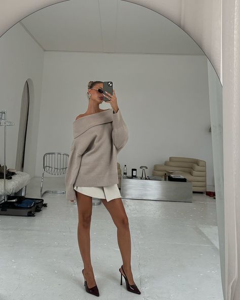 Hailey Bieber esq Hailey Bieber Glam Outfits, Hailey Bieber 2024 Style, Hailey Bieber Glam, Hailey Bieber Clean Girl, Clean Girl Style, Hailey Bieber Outfits, Store Aesthetic, Jersey Outfit, Business Professional