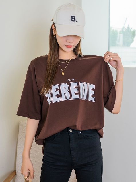 Long Tee Outfit, Brown Tshirt Outfit, Oversized Tshirt Outfit Casual, Oversized Tshirt Outfit Korean, Oversize Tshirt Outfits, Minimalistic Outfits, Graphic Tee Outfits, Drop Shoulder Tee, Top Shirt Women