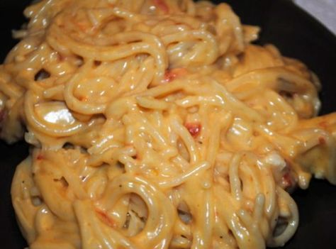 5-stars Amazing:  Chicken Spaghetti Recipe (Velveeta, Rotel, butter, cream of chicken, cream of mushroom, onion, bell pepper OR pimentos) Mexican Chicken Spaghetti, Cheesy Chicken Spaghetti, Resep Pasta, Chicken Spaghetti Recipes, Chicken Spaghetti, Mexican Chicken, Cooking Chef, Spaghetti Recipes, Cheesy Chicken