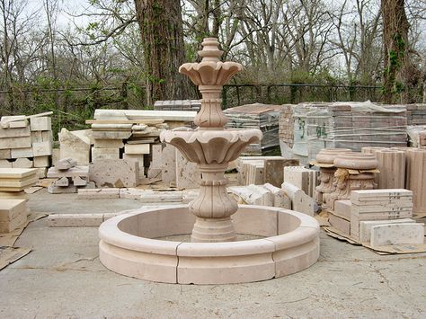 Spanish Fountain, House Mexico, Cantera Stone, Stone Fountains, Gardening Ideas, Water Features, Garden Landscaping, Outdoor Space, Stone Color