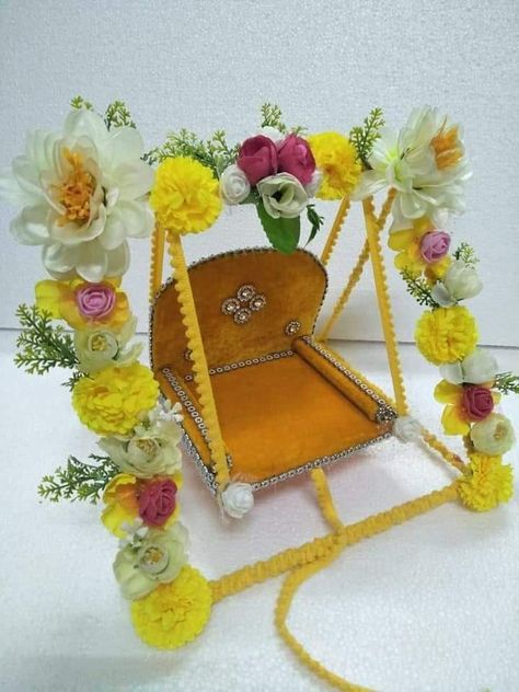 Jhoola Decoration, Jhula Decoration, Krishna Jhula, Cradle Decoration, Ganesh Chaturthi Decoration, Thali Decoration Ideas, Janmashtami Decoration, Ganapati Decoration, Decoration For Ganpati