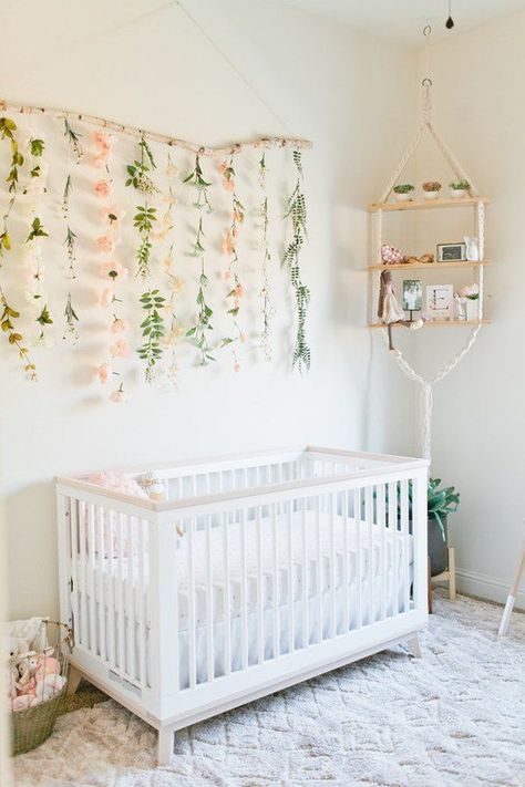 Nursery Floral, Boho Kids Room, Bohemian Baby, Girl Nursery Room, White Nursery, Boho Kids, Floral Nursery, Baby Bedroom, Nursery Inspiration