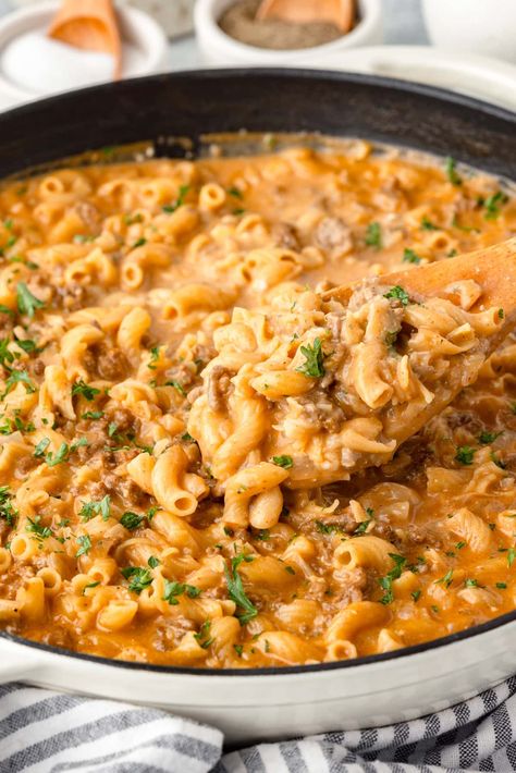 Skip the box and make your own Homemade Hamburger Helper! This easy recipe is packed with ground beef, pasta, and a creamy, cheesy sauce. Ready in just 30 minutes, it’s the perfect family-friendly meal for busy weeknights. Comfort food at its best with simple ingredients you already have at home! Ground Turkey Hamburger Helper, Hamburger Helper Recipe, Hamburger Helper Recipes, Ground Beef Pasta, Homemade Hamburger, Beef Pasta, Hamburger Helper, Cheesy Sauce, Perfect Family