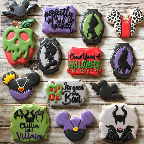 Disney villians cookie Descendants Party Ideas Birthdays, Disney Villain Party, Halloween Eats, Mansion Party, Creepy Food, Spooky Dinner, Fall Szn, Villains Party, Halloween Sugar Cookies