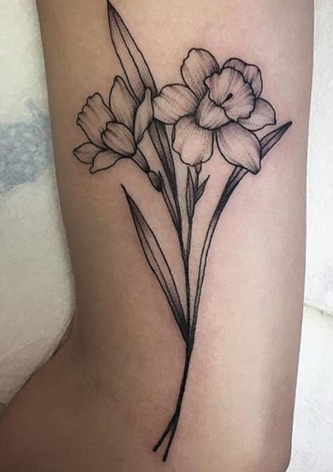 Daffodil Sketch Tattoo, Black And Grey Daffodil Tattoo, Daphadil Tattoo, Dafodill Flowers Drawing, Dafodill Flowers Tattoo, Mix Drawing, Ribs Tattoo, Daffodil Tattoo, Tattoo Themes