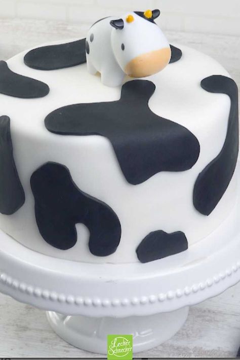 Cow Cake Ideas, Cow Birthday Cake, Kue Fondant, Vintage Pasta, Ugly Cakes, Fondant Cakes Birthday, Cow Cakes, Fondant Cake Designs, Novelty Birthday Cakes