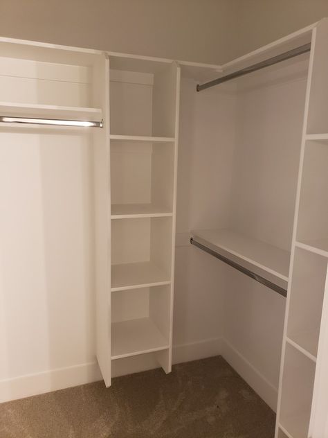 Square Closet Designs Walk In, Master Closet Corner Ideas, Small Square Closet Designs, 4x6 Closet Layout, Small L Shaped Closet, Small Corner Closet, Small Square Closet Ideas, Square Closet Organization, Corner Closet Shelves