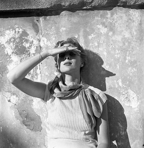 Suzy Parker, Fashion Artwork, Sun Photo, Black And White Photograph, Night Pictures, My Fair Lady, Female Photographers, Classic Chic, Down South