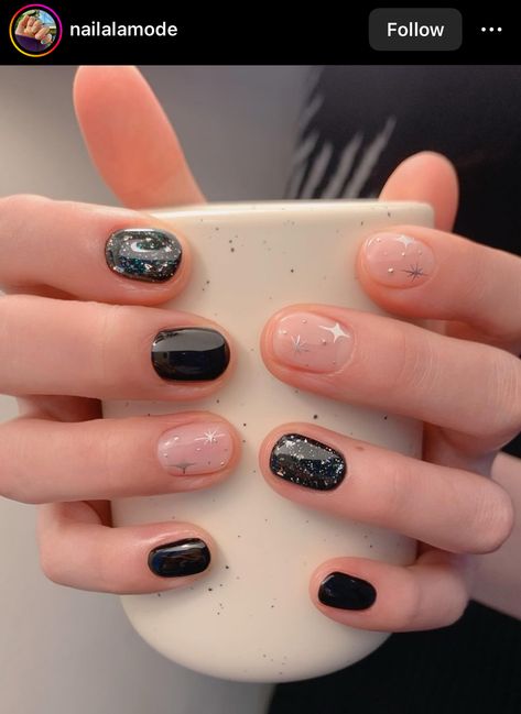 Autumn Nail Inspo Short, Cute Simple Nails, Gelish Nails, Stiletto Nails Designs, Black Nail Designs, Cute Gel Nails, Nails Only, Black Nail, Pretty Nail Art