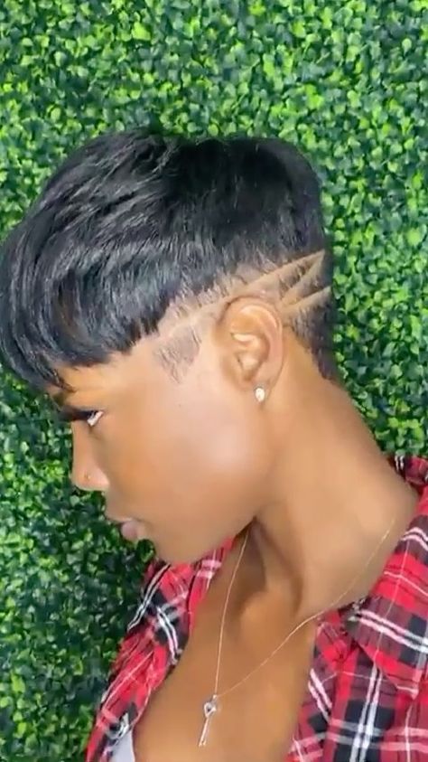 Pixie Bowl Cut Black Women, Bowl Pixie Haircut Black Women, Bowl Pixie Haircut, Bowl Haircut Women Black, Bowl Cut Black Women, Bowl Cut For Women, Short Hair Pixie Cuts Black Women, Modern Bowl Cut, Bowl Haircut Women