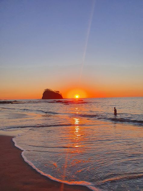 Playa Real, Guanacaste Costa Rica 🇨🇷 Costa Rica Sunset, Guanacaste Costa Rica, 2024 Moodboard, Travel America, Puntarenas, Beach Wallpaper, School Project, Sunset Pictures, Tropical Vacation