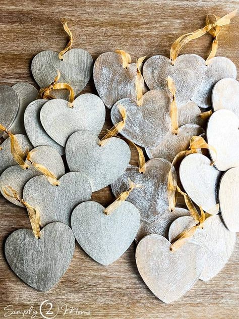 How to Make Easy DIY Valentine's Tree Ornaments Valentine's Day Tree Decorations, Valentine Tree Ornaments, Valentine’s Day Tree Ideas, Valentine’s Day Ornaments Diy, Christmas Tree Ornaments To Make, Valentine’s Day Tree Ornaments, Valentine Craft Decorations, Valentine Tree, Heart Ornament