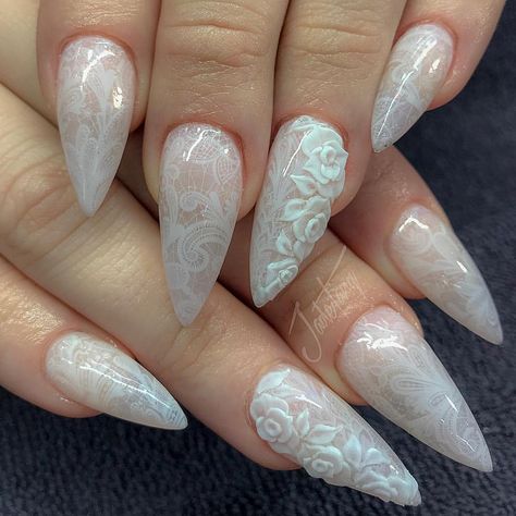 Shiny Nails Designs, Rustic Summer Wedding, Bridal Nail Art, Gold Nail Art, Manicure Nail Designs, Lace Nails, Cute Nail Art Designs, Lace Designs, Wedding Nail