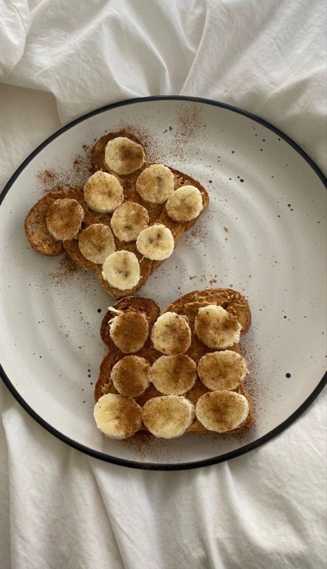 Banana On Toast, Butter Aesthetic, Foodie Aesthetic, Peanut Butter Breakfast, Peanut Butter Toast, Banana Toast, Banana Sandwich, Peanut Butter And Banana, On Toast