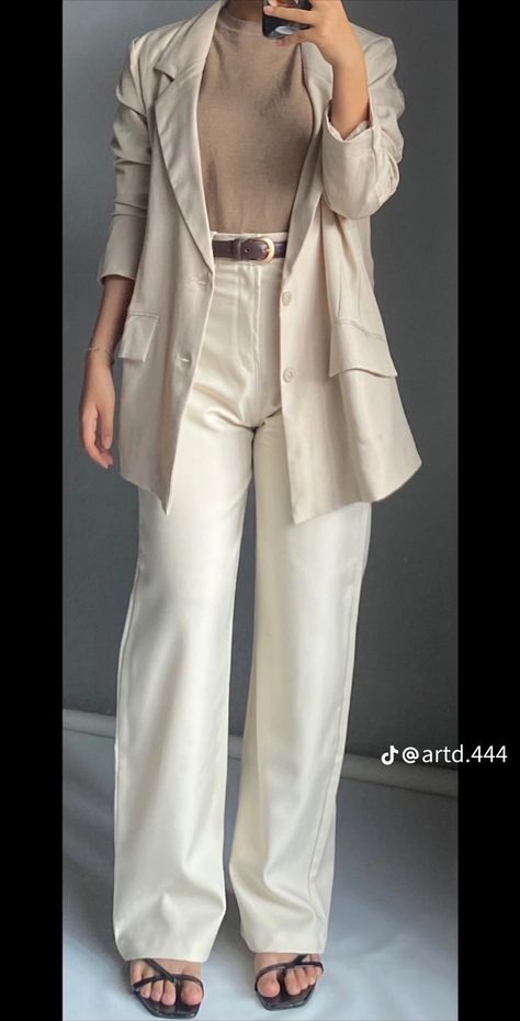 Blazer Old Money Outfits, Outfit Lamar Kerja, Ootd Jas, Outfit Ideas For Muslim Women, Old Money Hijab Outfit, Beige Blazer Outfits Women, Ootd Blazer Hijab, Outfit Kantor, Beige Blazer Outfit