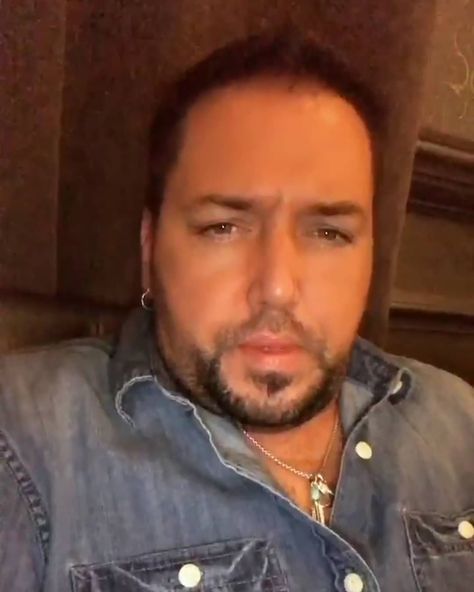 Miranda on Instagram: “You're not old! Lol” Jason Aldean Selfie Picture, Jason Aldean Selfie, Tyler Farr, Jason Alden, Selfie Picture, Brantley Gilbert, Mega Star, Document Sign, Jason Aldean