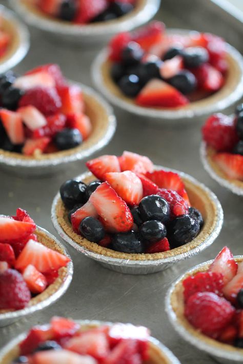 Quick and easy baked mixed berry pies - yum! Berry Pie Recipe, Red Decorations, No Bake Blueberry Cheesecake, July Recipes, Cheesecake Dessert, 4th Of July Desserts, Berry Pie, Bake Cheesecake, Blueberry Cheesecake