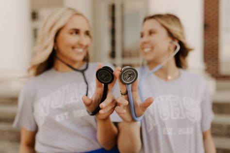 Nurse Friends Graduation Pictures, Nursing Student Photoshoot Photo Ideas, Nursing Friend Graduation Pictures, Nursing Grad Pictures With Friends, Friend Nursing Graduation Pictures, Nursing Grad Pics With Friends, Nursing School Graduation Pictures Best Friends, Unique Nursing Graduation Pictures, Nursing School Graduation Pictures With Family