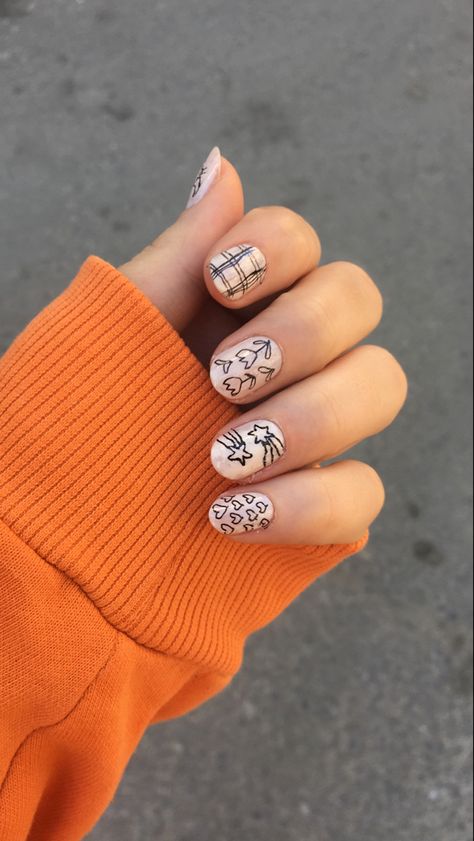 Nailart with sketching pen Nail Art Pens Designs, Nail Pen Art, Nail Pen, Nail Art Pen, Soft Nails, Pen Design, Pen Art, Cute Nails, Nail Ideas