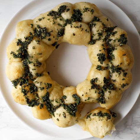 Cheesy Pull-Apart Bread Wreath with Gruyere and Fresh Herbs Pull Apart Recipes, Pizza Dough Bread, Cheesy Rolls, Bread Wreath, Cheesy Pull Apart Bread, Block Of Cheese, Cheese Cubes, Pull Apart Bread, Gruyere Cheese