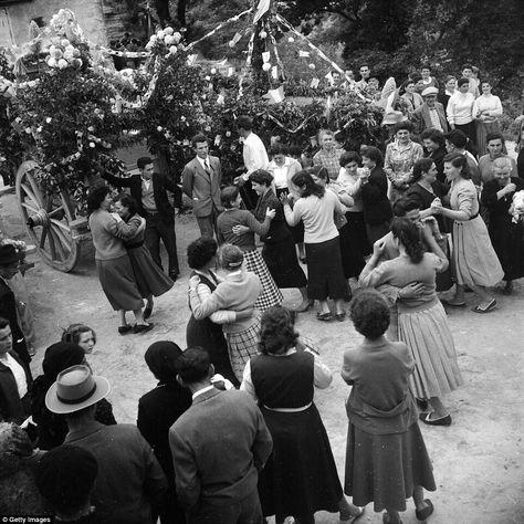 1950s Italy, Party time: Italians celebrate a May Festival in the village of Bucchianico, near Chieti in Abruzzo in 195 Pics Of Italy, Photos Of Italy, Italian Aesthetic, Vintage Fashion 1950s, The Fifties, Vintage Italy, Italian Women, Sophia Loren, My Heritage