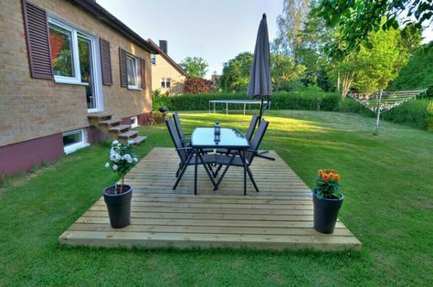 Floating Deck Plans, Small Garden Pergola, Freestanding Deck, Building A Floating Deck, Deck Design Ideas, Floating Deck, Small Deck, Deck Plans, Decks Backyard