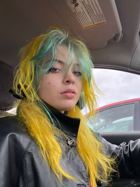 Orange Green Hair, Crazy Hair Dye, Yellow And Blue Hair, Green And Yellow Hair, Yellow Hair Ideas, Blue Yellow Hair, Bleached Hair With Dark Roots, Hair Color Combos, Jellyfish Haircut