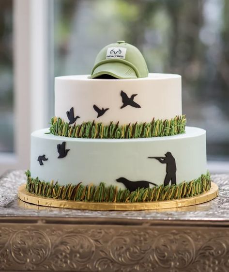 Groom Hunting Cake, Duck Hunting Cakes, Grooms Cake Hunting, Hunting Birthday Cakes, Deco Cupcake, Vanilla Buttercream Icing, Grooms Table, Hunting Cake, Retirement Cake