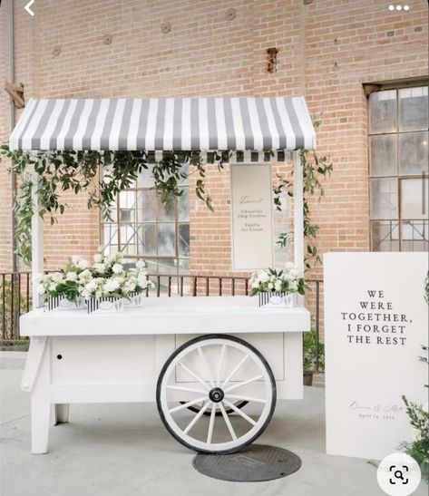 Food Cart Diy, Flower Cart Ideas, Antique Tea Cart, Food Stand Design, Vintage Carts, French Baby Shower, Sweet Carts, Flower Ice, Simple Birthday Decorations