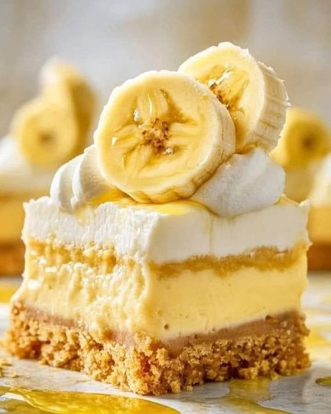 Cookinginthemidwest Recipes | Banana Pudding Cheesecake Bars 🍌 | Facebook Banana Pudding Cheesecake Bars, Pudding Cheesecake, Bar Desserts, Recipes Banana, Banana Pudding Cheesecake, Grandma Cooking, Cake Banana, Sweets Cake, Cheesecake Bars