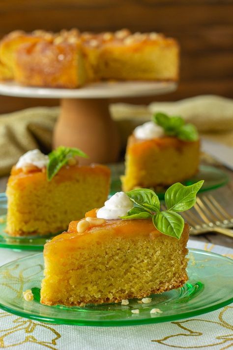 Oil Cake Recipe, Upside Down Cakes, Olive Oil Cake Recipe, Polenta Cake, Creative Dessert Recipes, Polenta Cakes, Rich Cake, Oil Cake, Olive Oil Cake