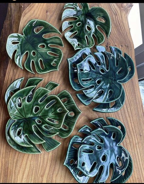 Cactus Ceramic, Ceramic Leaf, Coil Pottery, Leaf Plate, Crafts Easter, Clay Diy Projects, Pottery Handbuilding, Ceramic Pieces, Decorations Table