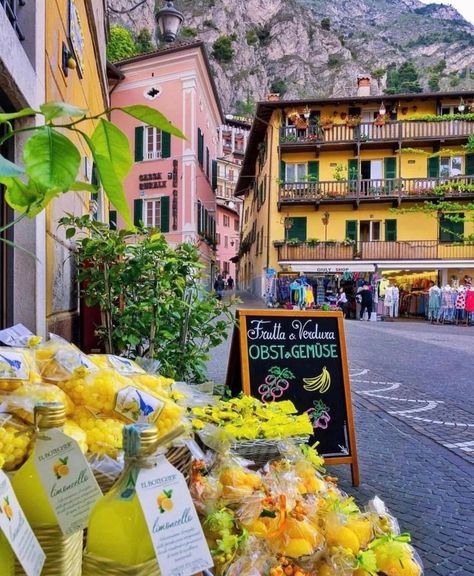 Italy In October, Riomaggiore Italy, Lake Garda Italy, Lombardy Italy, Sorrento Italy, Virtual Travel, Lake Como Italy, Como Italy, Lake Garda