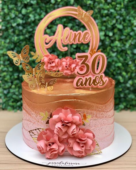 Bolos e Doces | Sorocaba on Instagram: “#trintou da Aline 🌺🦋 Todo trabalhado no Rose Gold🤩 . . . . . . . . #wavecake #bolorosegold #bolodeaniversario #bolodefesta #bolocomflores…” Bolo Rose Gold, Pink Birthday Cakes, Happy Birthday Cake Topper, Pink Birthday, Happy Birthday Cakes, Birthday Cake Toppers, Cake Designs, Pink And Gold, Cool Girl