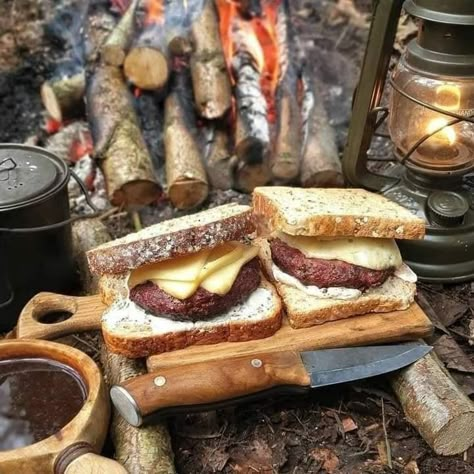 British Dessert Recipes, British Desserts, Easy Camping Meals, Fire Food, Wild Camping, Campfire Food, Fire Cooking, Campfire Cooking, Cooking Lessons