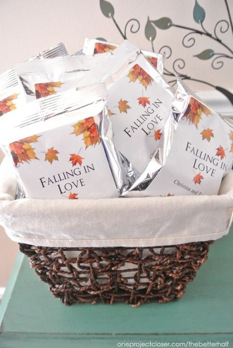 Fall Bridal Shower Ideas: Pumpkins and Jars! Falling in love theme Fall Bridal Shower Ideas, Fall Hot Chocolate, Hot Chocolate Favors, Fall In Love Bridal Shower, Trendy Wedding Favors, Autumn Bridal, Chocolate Wedding Favors, Love Theme, Wedding Favors Fall