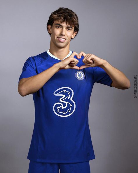 João Félix to Chelsea, here we go! Full verbal agreement reached, loan move on €11m fee with 100% salary covered by Chelsea. 🚨🔵 #CFC Before leaving, JF will extend contract with Atléti until 2027. João will fly to London in the next hours to undergo medical tests and sign. Joao Felix Chelsea, Chelsea Soccer, Soccer Baby, Football Players Photos, Chelsea Players, Club Chelsea, Soccer Boyfriend, Football Boyfriend, Medical Tests