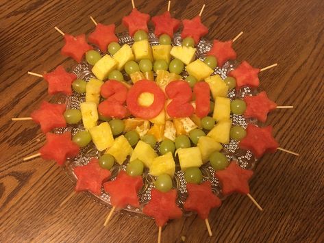 New Years Fruit Platter, New Years Fruit Ideas, Fruit Tower, New Years Eve Food, Fruit Arrangements, Fruit Decorations, Fruit Tray, Fruit Platter, Xmas Party