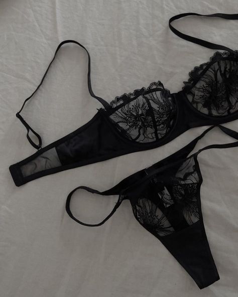 @etam @etam_mx | Instagram The Wrong Bride, Lingerie Aesthetic, Outer Banks Outfits, Marriage Romance, Books Young Adult, Pretty Lingerie, Bras And Panties, Black Lingerie, Lace Bra