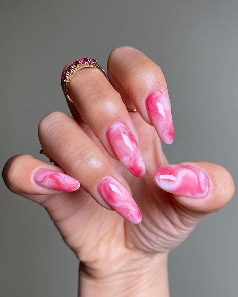 Strawberries & Creme Swirls 🍓🍰💫 … Anyone remember the strawberries and creme candy? I can almost taste the flavors of the candy just by… | Instagram Long Nail Designs, Almond Nails Designs, Almond Acrylic Nails, Almond Nail, Pink Nail Designs, Nail Forms, Marble Nails, Stick On Nails, Valentine's Day Nails