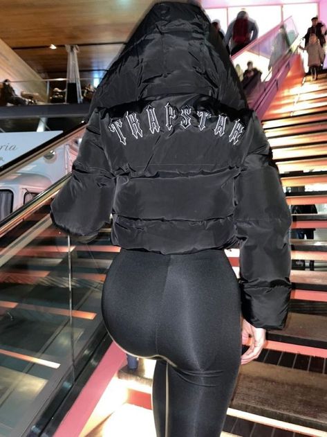 Roadman Girl, London Drip, Tracksuit Outfit Women, Moncler Jacket Women, Chris Brown Outfits, Outfit Wishlist, Serie Bmw, Sport Life, Ab Workout Men