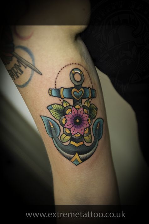 Traditional Tattoo For Women, Nautical Traditional Tattoo, Traditional Floral Tattoo, Traditional Anchor Tattoo, Tattoo Old School, Biomechanical Tattoo, Religious Tattoo, Tattoo Traditional, Flowers Tattoo