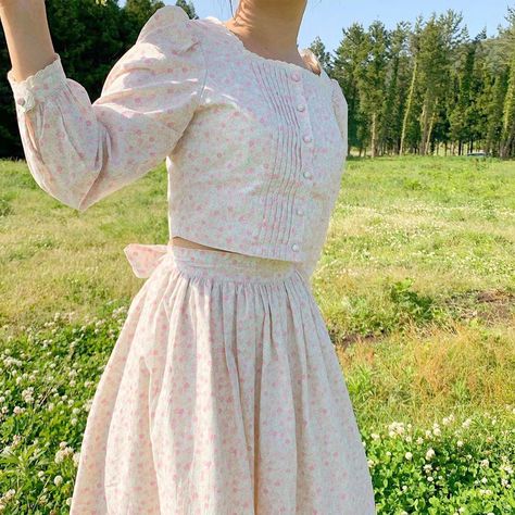 Forest Fairy Dress, Cottagecore Fashion Dresses, Soft Pink Dress, Yennefer Of Vengerberg, Fairy Cottagecore, Cottagecore Outfits, Cottagecore Fashion, Breakfast Smoothie, Forest Fairy