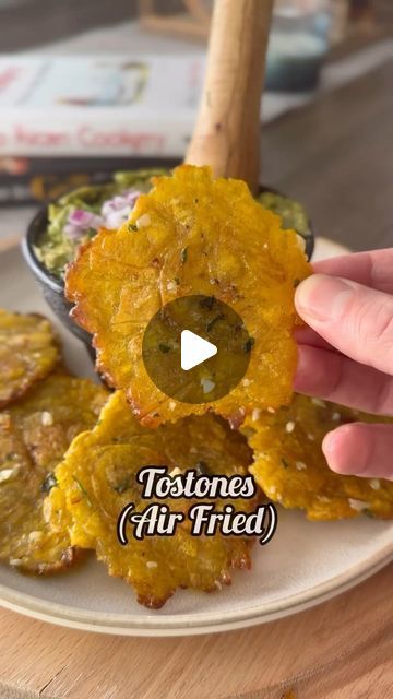 Tostones Air Fryer, Tostones Recipe, Homemade Guacamole, Plantains Fried, Red Onions, Air Fryer Recipes Healthy, Chopped Garlic, Spanish Food, Smoothie Recipes Healthy