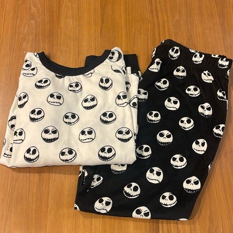 Two Piece Nightmare Before Christmas Sleepwear Set Size Large Stylish Halloween Costumes, Christmas Sleepwear, Nightmare Before Christmas Toys, Nightmare Before Christmas Merchandise, Halloween Bedroom Decor, Cute Pajama Sets, Creative Costumes, Halloween This Year, Christmas Pjs